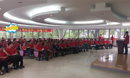 精益辦葉經(jīng)理進(jìn)行項目匯報 精益辦葉經(jīng)理進(jìn)行項目匯報